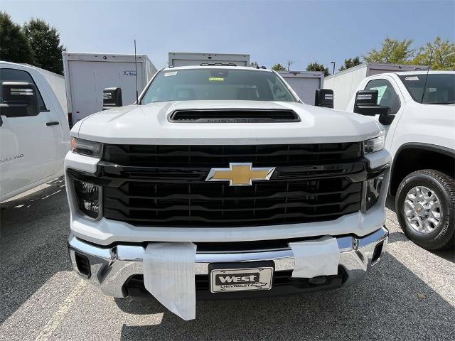 2024 Chevrolet Silverado 3500 HD Chassis Cab Vehicle Photo in ALCOA, TN 37701-3235