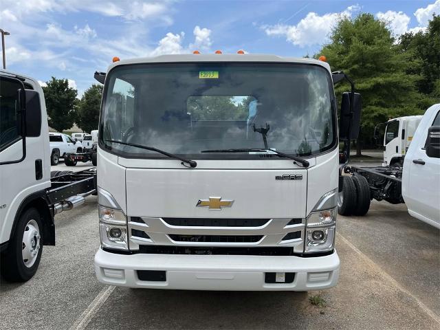 2025 Chevrolet Low Cab Forward 5500 XG Vehicle Photo in ALCOA, TN 37701-3235