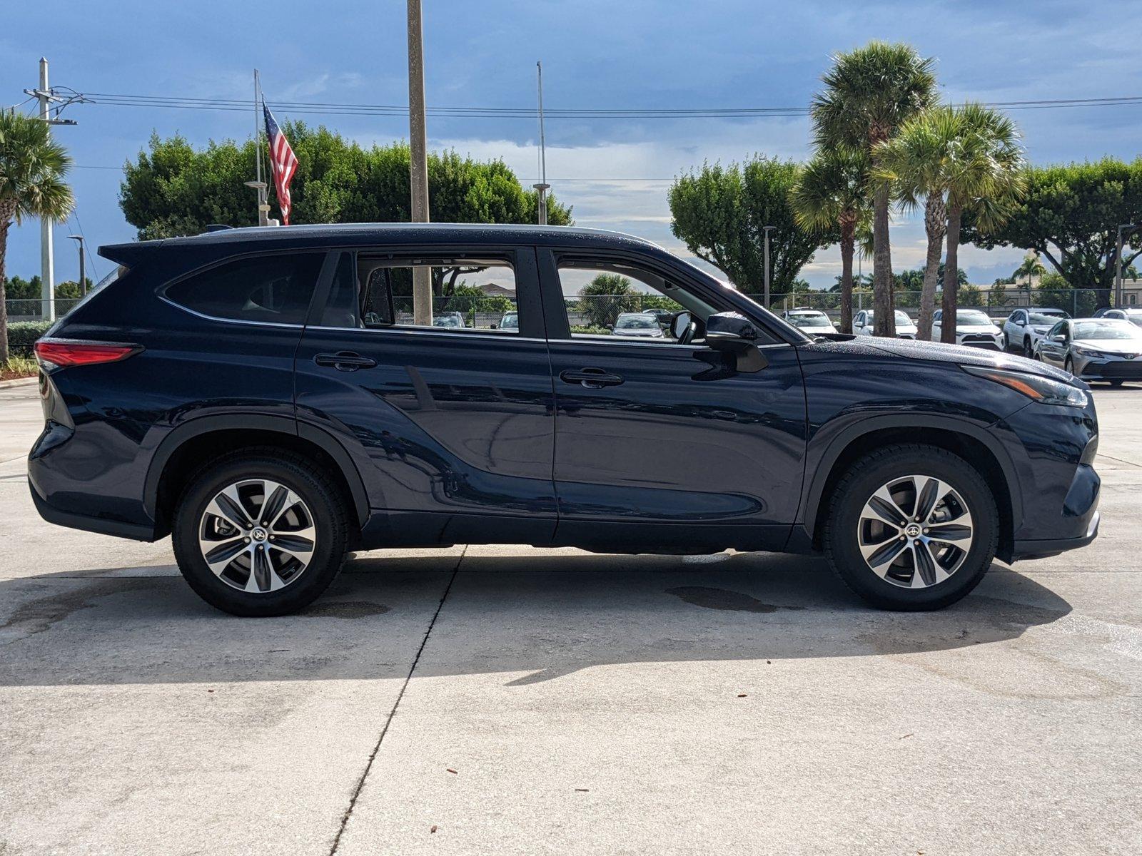 2023 Toyota Highlander Vehicle Photo in Davie, FL 33331