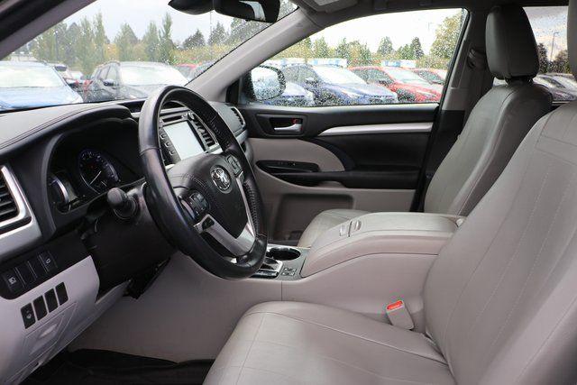 2017 Toyota Highlander Vehicle Photo in Salem, OR 97301