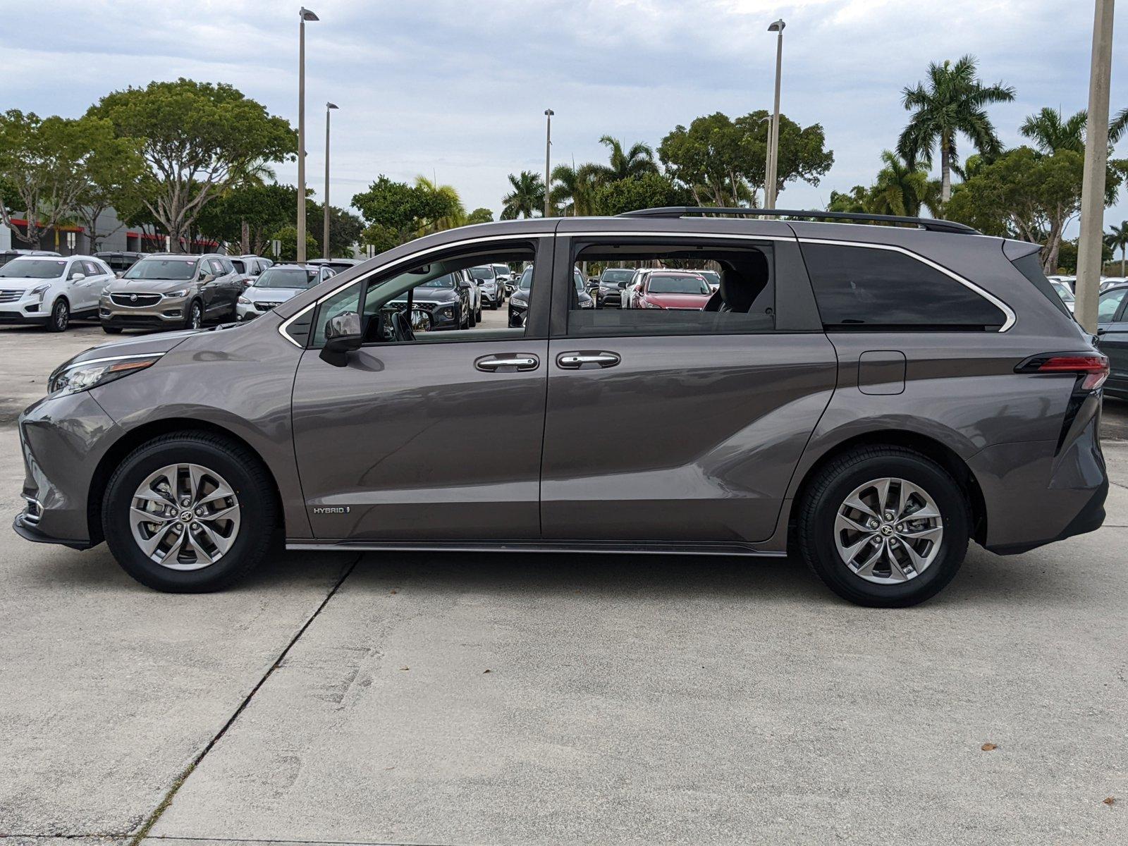 2021 Toyota Sienna Vehicle Photo in Davie, FL 33331