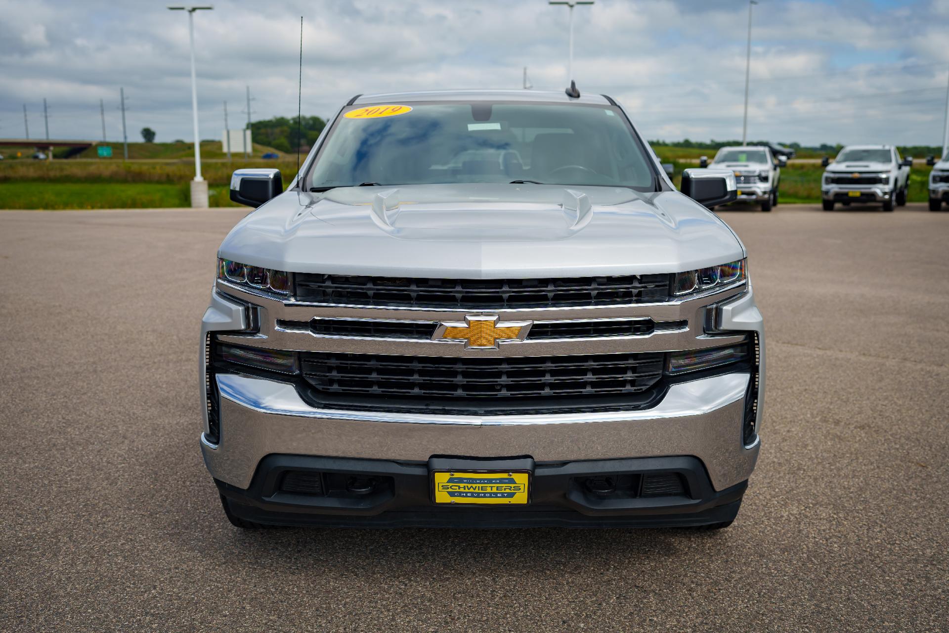 Used 2019 Chevrolet Silverado 1500 LT with VIN 1GCUYDED8KZ374951 for sale in Willmar, Minnesota