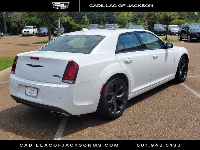 2022 Chrysler 300 Vehicle Photo in RIDGELAND, MS 39157-4406