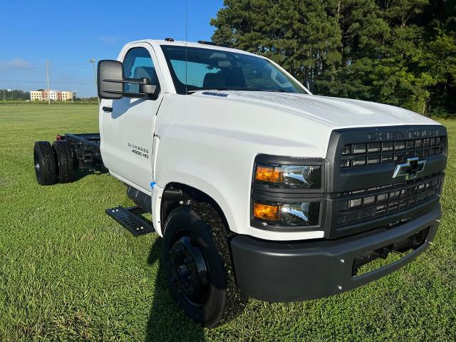 2023 Chevrolet Silverado Chassis Cab Vehicle Photo in DUNN, NC 28334-8900