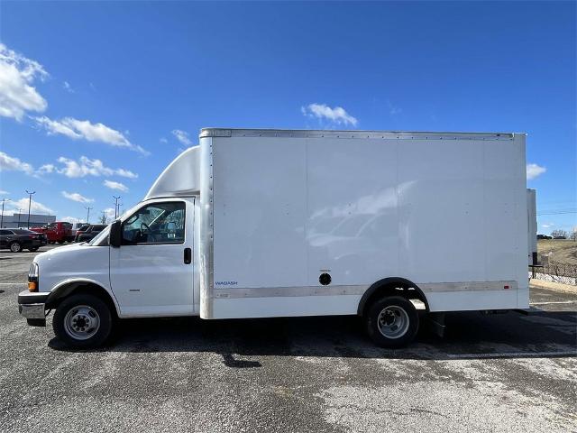 2023 Chevrolet Express Cutaway 3500 Vehicle Photo in ALCOA, TN 37701-3235