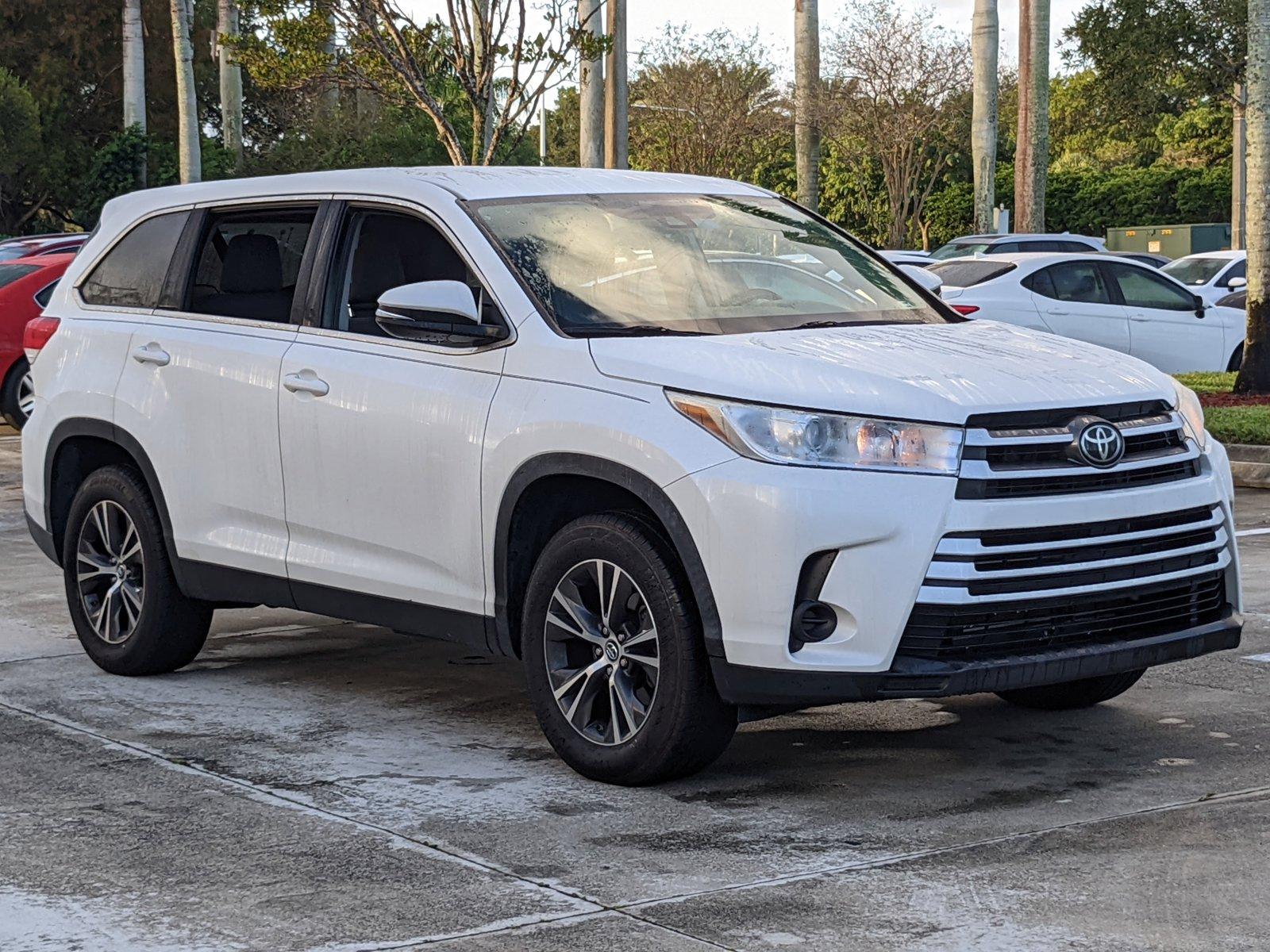 2019 Toyota Highlander Vehicle Photo in Davie, FL 33331