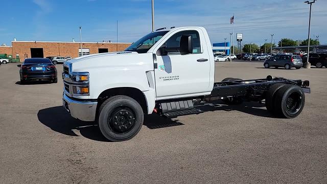 2024 Chevrolet Silverado Chassis Cab Vehicle Photo in JOLIET, IL 60435-8135