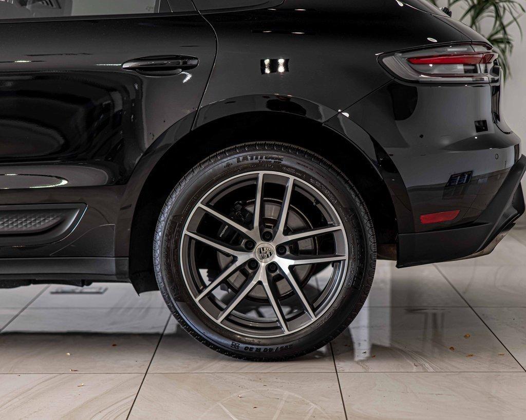 2022 Porsche Macan Vehicle Photo in Saint Charles, IL 60174