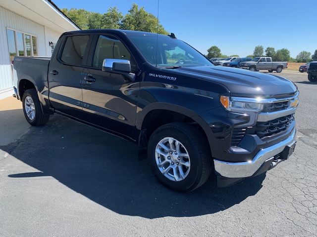 Used 2022 Chevrolet Silverado 1500 LT with VIN 1GCPDKEK9NZ583986 for sale in Williamsfield, IL