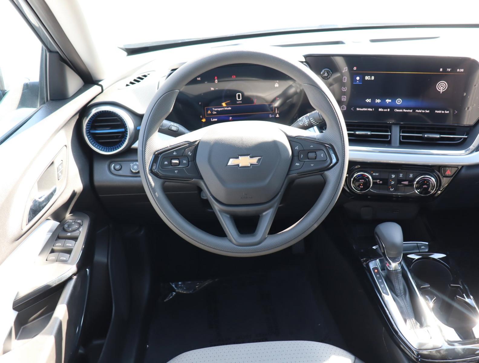 2025 Chevrolet Trax Vehicle Photo in LOS ANGELES, CA 90007-3794