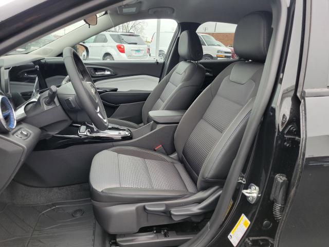 2025 Chevrolet Trax Vehicle Photo in JOLIET, IL 60435-8135