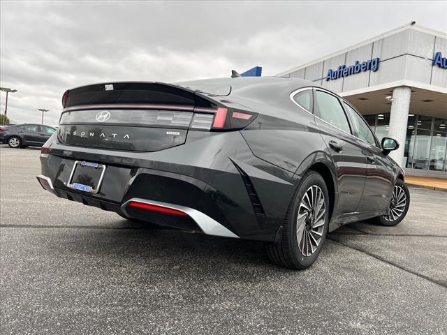 2025 Hyundai SONATA Hybrid Vehicle Photo in O'Fallon, IL 62269