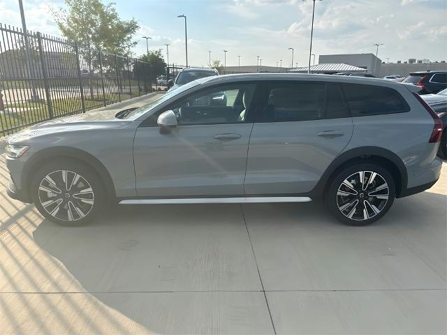 2024 Volvo V60 Cross Country Vehicle Photo in Grapevine, TX 76051