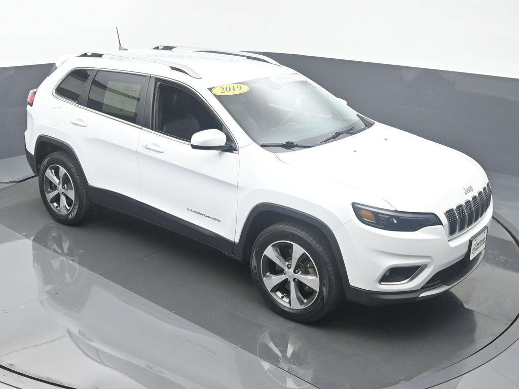 2019 Jeep Cherokee Vehicle Photo in Cedar Rapids, IA 52402