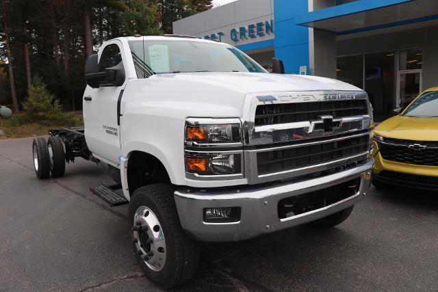 2024 Chevrolet Silverado 6500 HD Vehicle Photo in MONTICELLO, NY 12701-3853