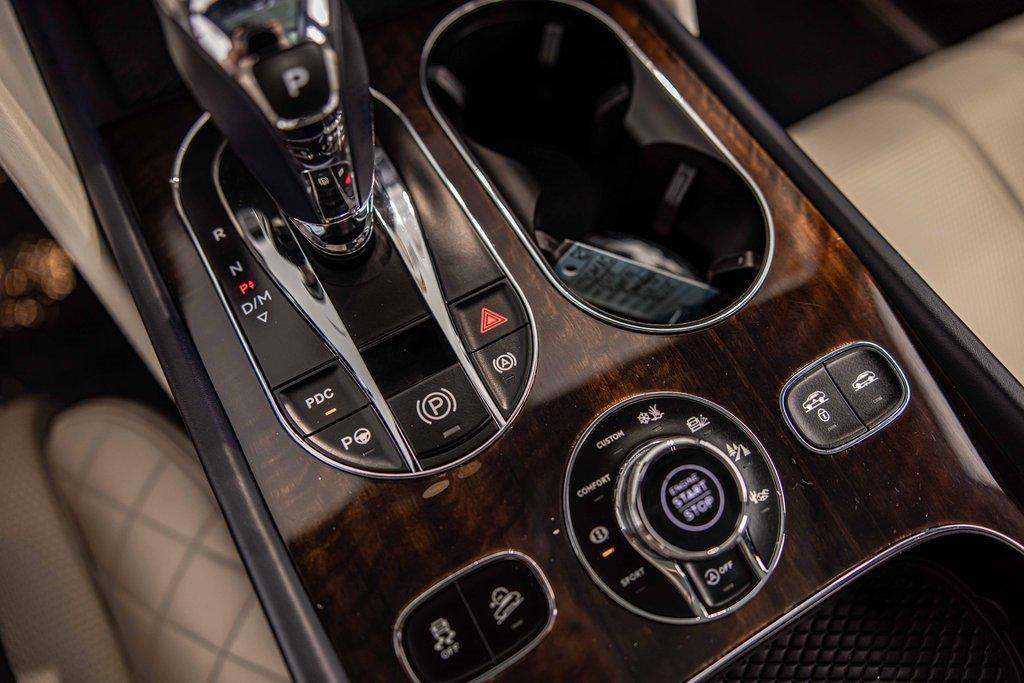 2018 Bentley Bentayga Vehicle Photo in Saint Charles, IL 60174