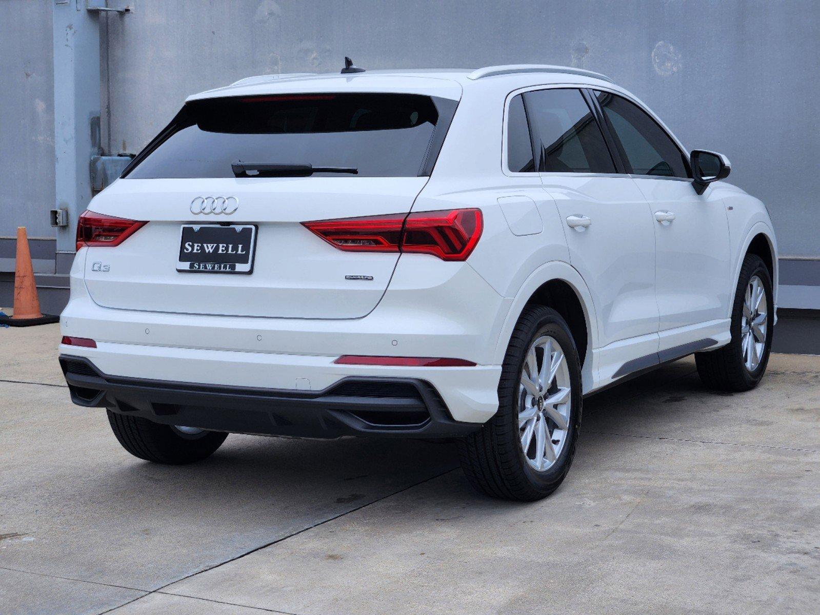 2024 Audi Q3 Vehicle Photo in SUGAR LAND, TX 77478