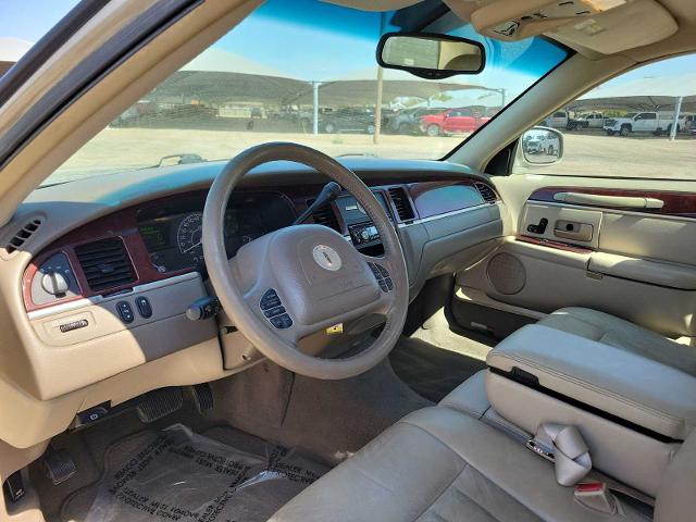 2004 Lincoln Town Car Vehicle Photo in MIDLAND, TX 79703-7718