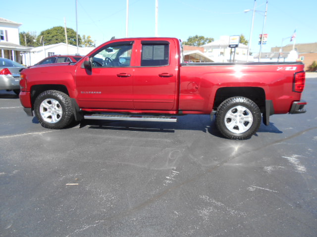 Used 2018 Chevrolet Silverado 1500 LT Z71 with VIN 1GCVKREC3JZ241653 for sale in North Baltimore, OH