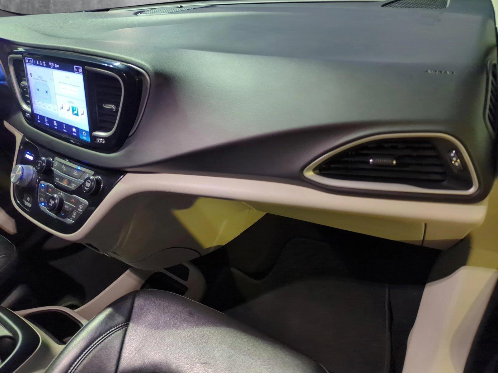 2022 Chrysler Pacifica Vehicle Photo in Memphis, TN 38128