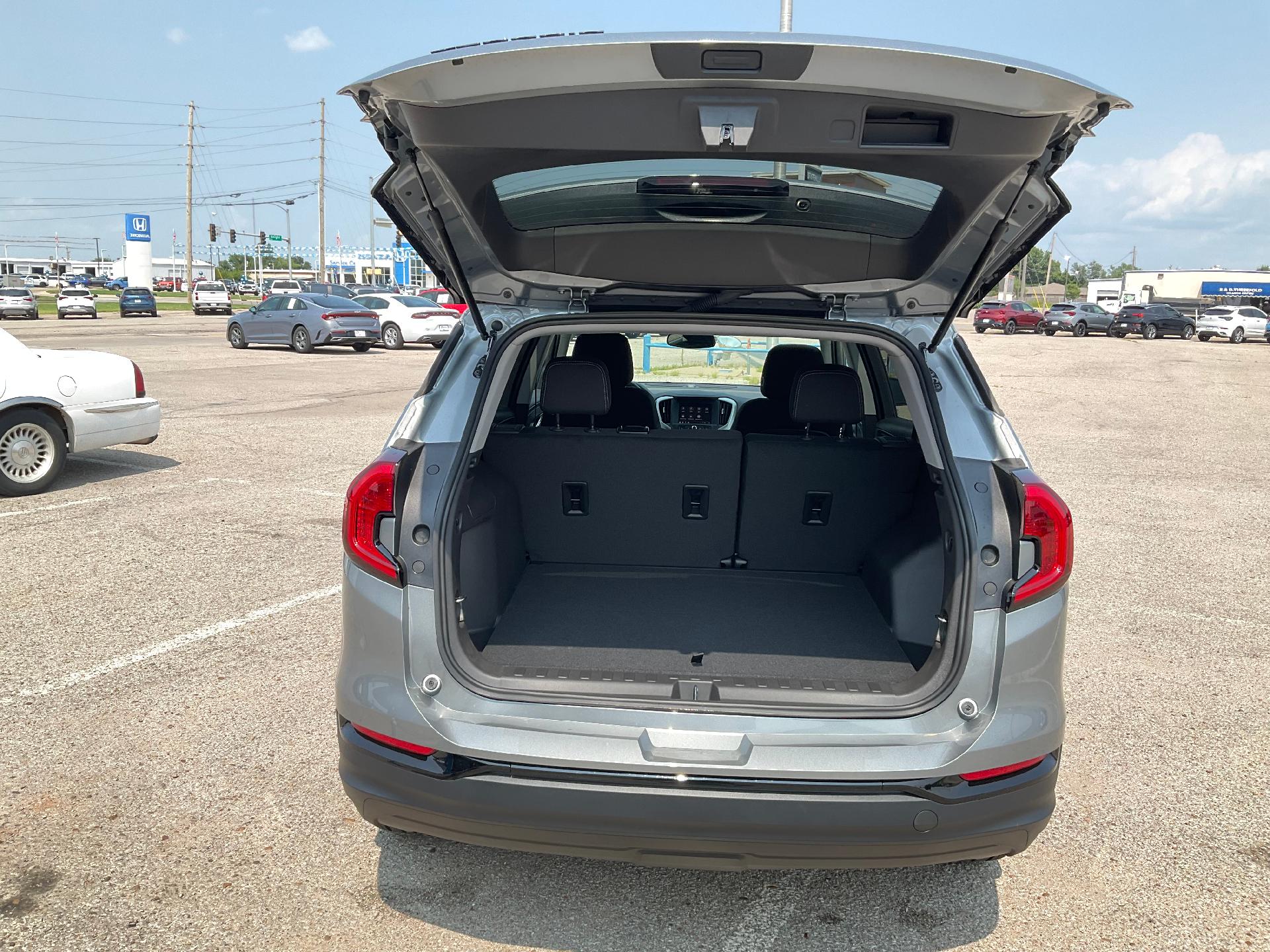 2024 GMC Terrain Vehicle Photo in PONCA CITY, OK 74601-1036