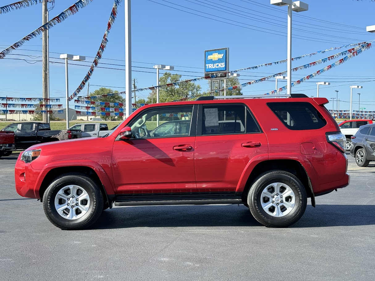 2020 Toyota 4Runner Vehicle Photo in BOONVILLE, IN 47601-9633