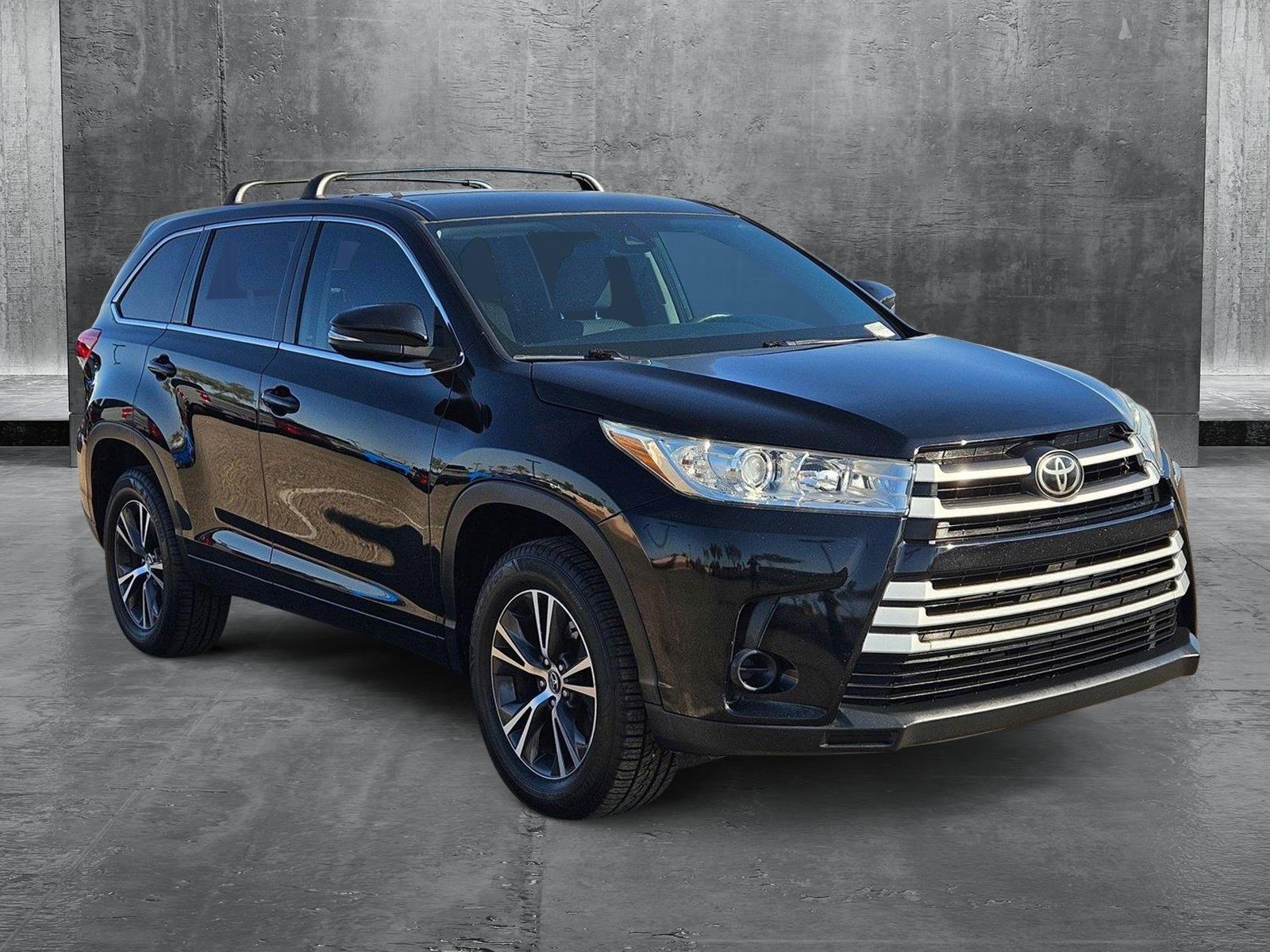 2017 Toyota Highlander Vehicle Photo in PEORIA, AZ 85382-3715