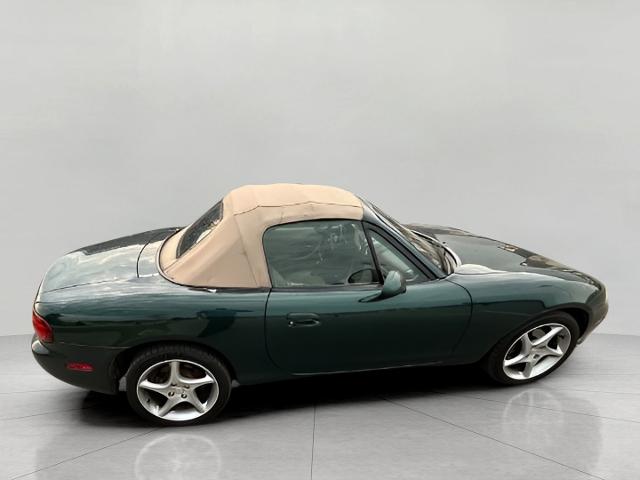 2003 Mazda MX-5 Miata Vehicle Photo in Green Bay, WI 54304