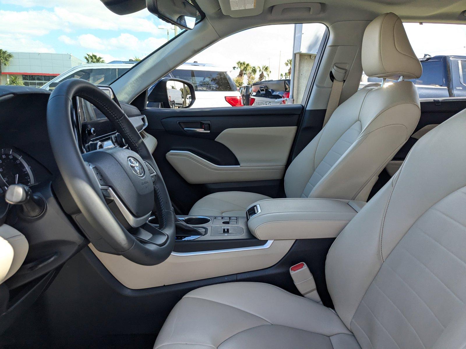 2023 Toyota Highlander Vehicle Photo in Winter Park, FL 32792