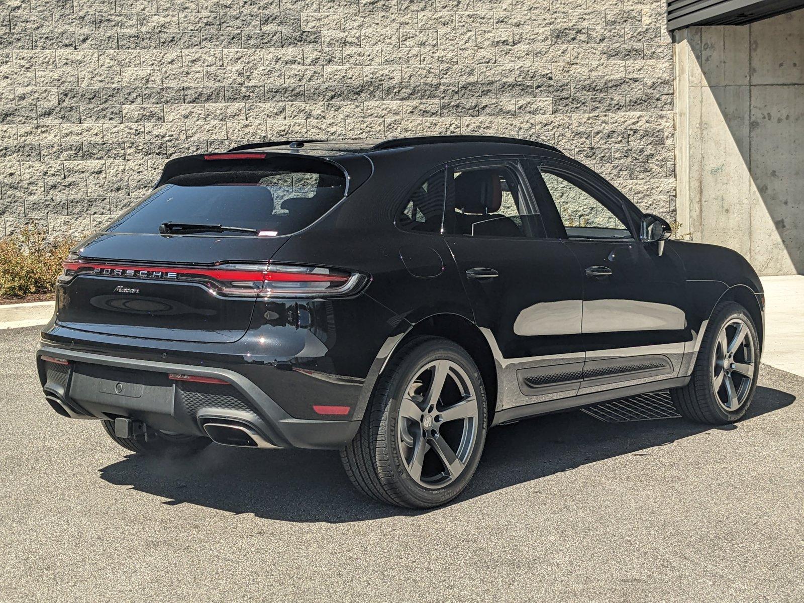 2024 Porsche Macan Vehicle Photo in TIMONIUM, MD 21093-2300