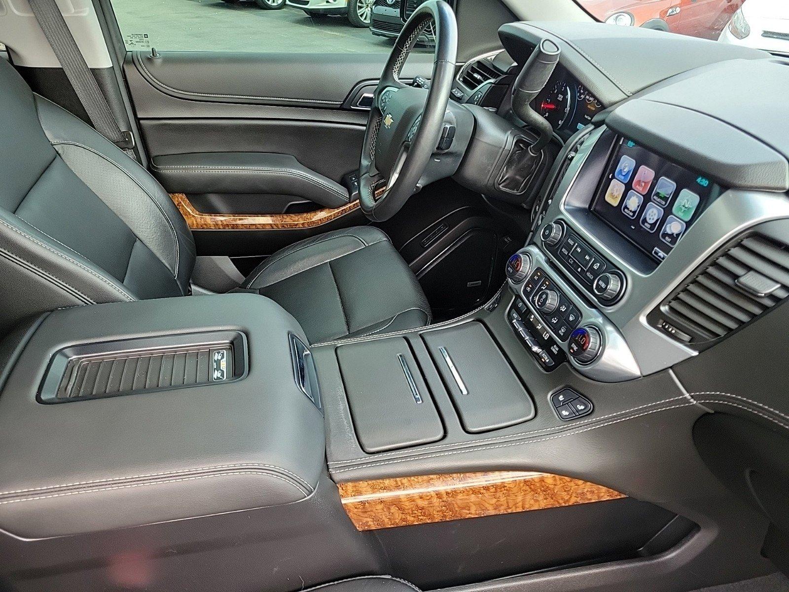 2019 Chevrolet Suburban Vehicle Photo in Plainfield, IL 60586