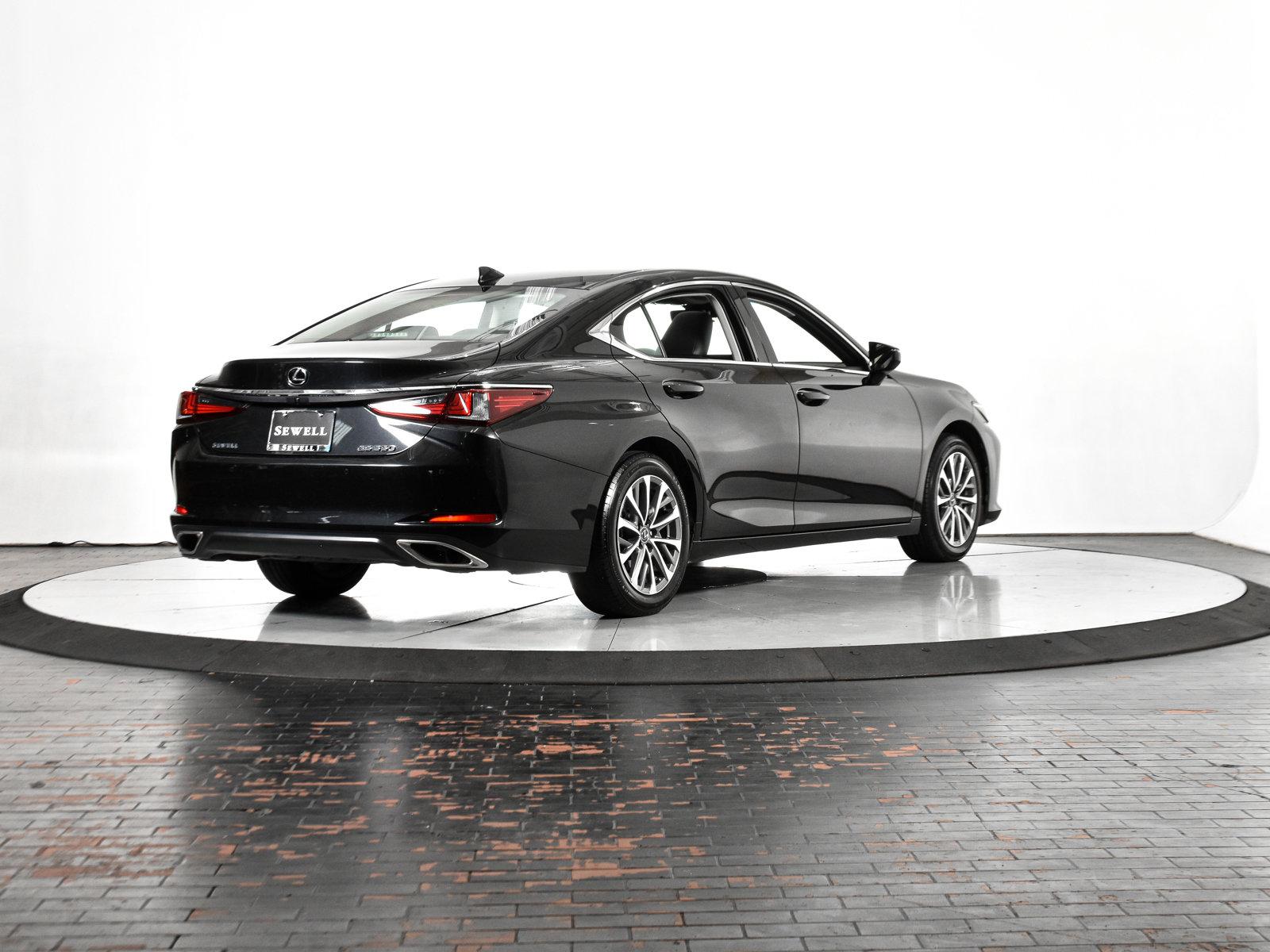 2022 Lexus ES 350 Vehicle Photo in DALLAS, TX 75235