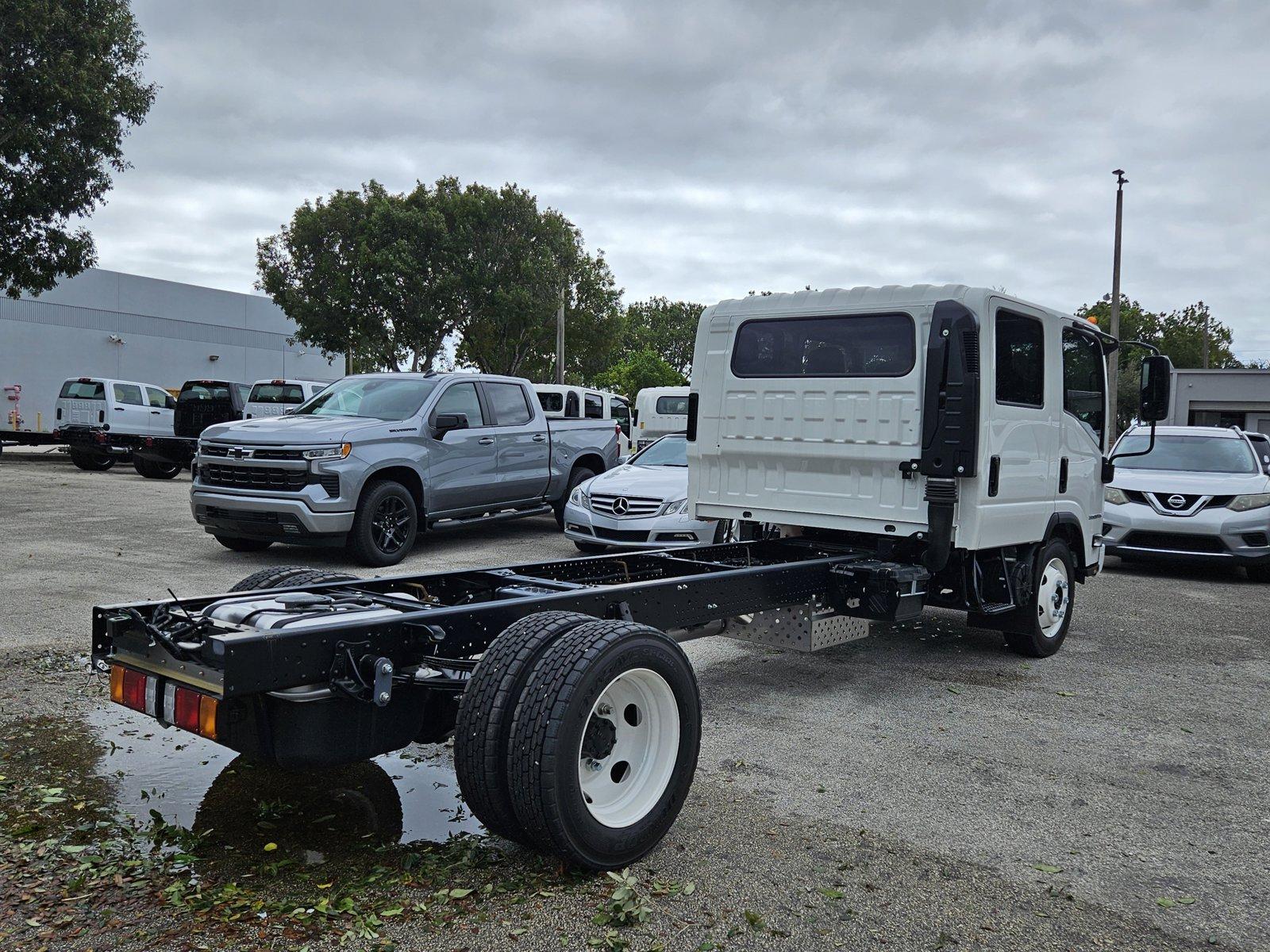 2025 Chevrolet Low Cab Forward 5500 HG Vehicle Photo in GREENACRES, FL 33463-3207