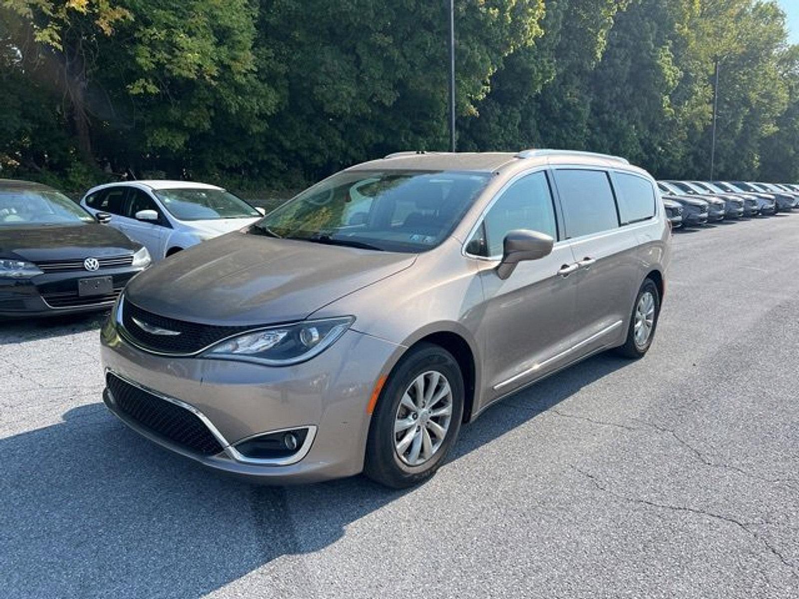 2018 Chrysler Pacifica Vehicle Photo in Harrisburg, PA 17111