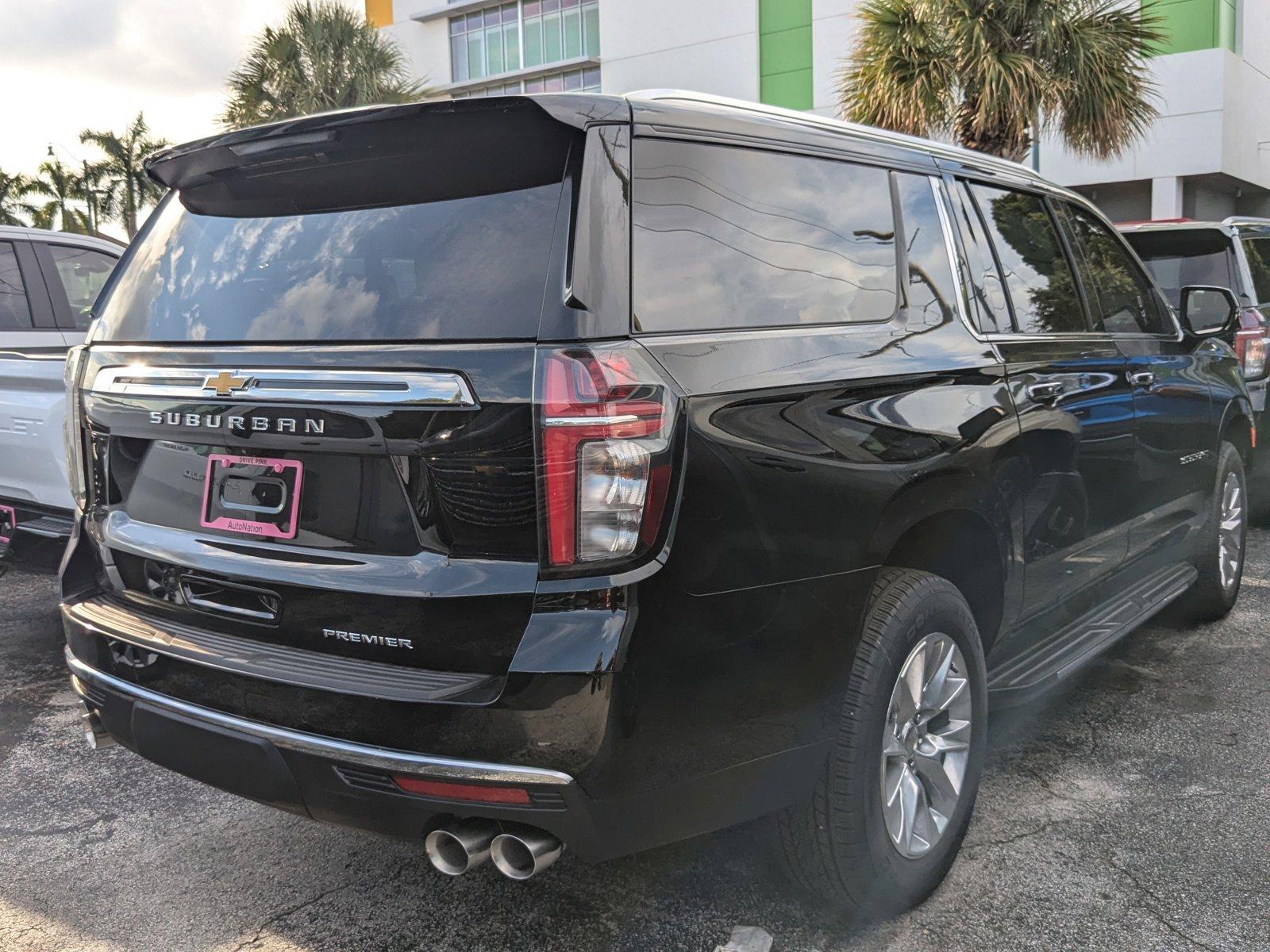 2024 Chevrolet Suburban Vehicle Photo in GREENACRES, FL 33463-3207