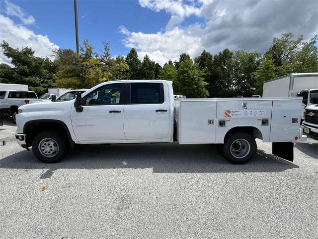 2024 Chevrolet Silverado 3500 HD Chassis Cab Vehicle Photo in ALCOA, TN 37701-3235