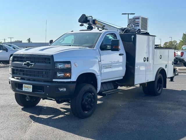 2024 Chevrolet Silverado 5500 HD Vehicle Photo in COLUMBIA, MO 65203-3903