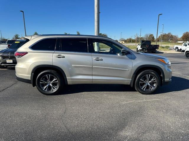 2016 Toyota Highlander Vehicle Photo in COLUMBIA, MO 65203-3903