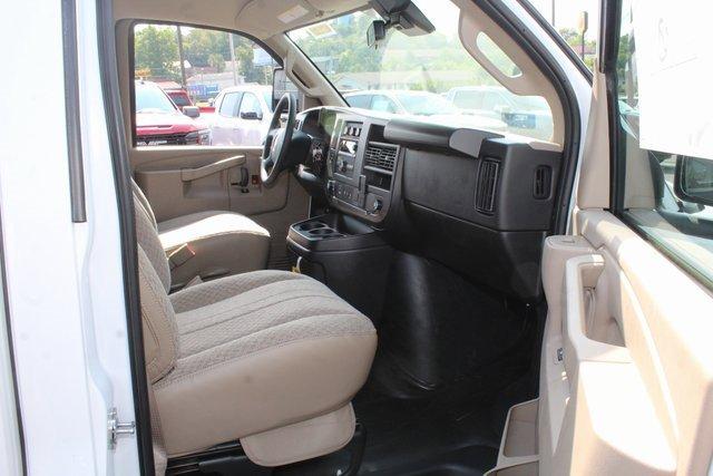 2024 Chevrolet Express Cutaway 3500 Vehicle Photo in SAINT CLAIRSVILLE, OH 43950-8512