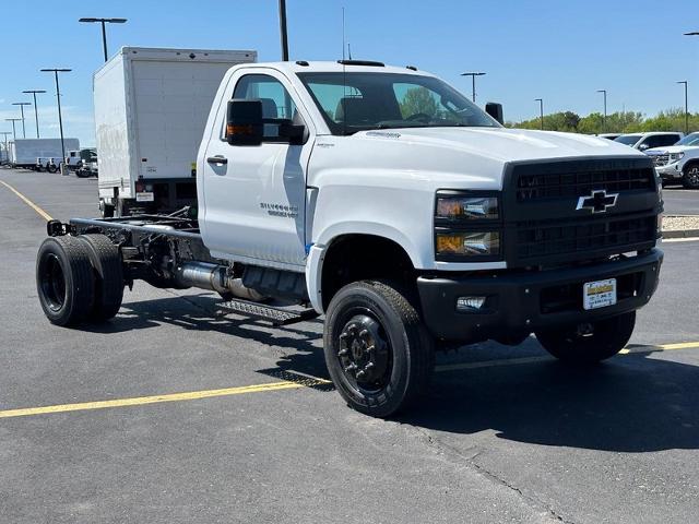 2024 Chevrolet Silverado Chassis Cab Vehicle Photo in COLUMBIA, MO 65203-3903