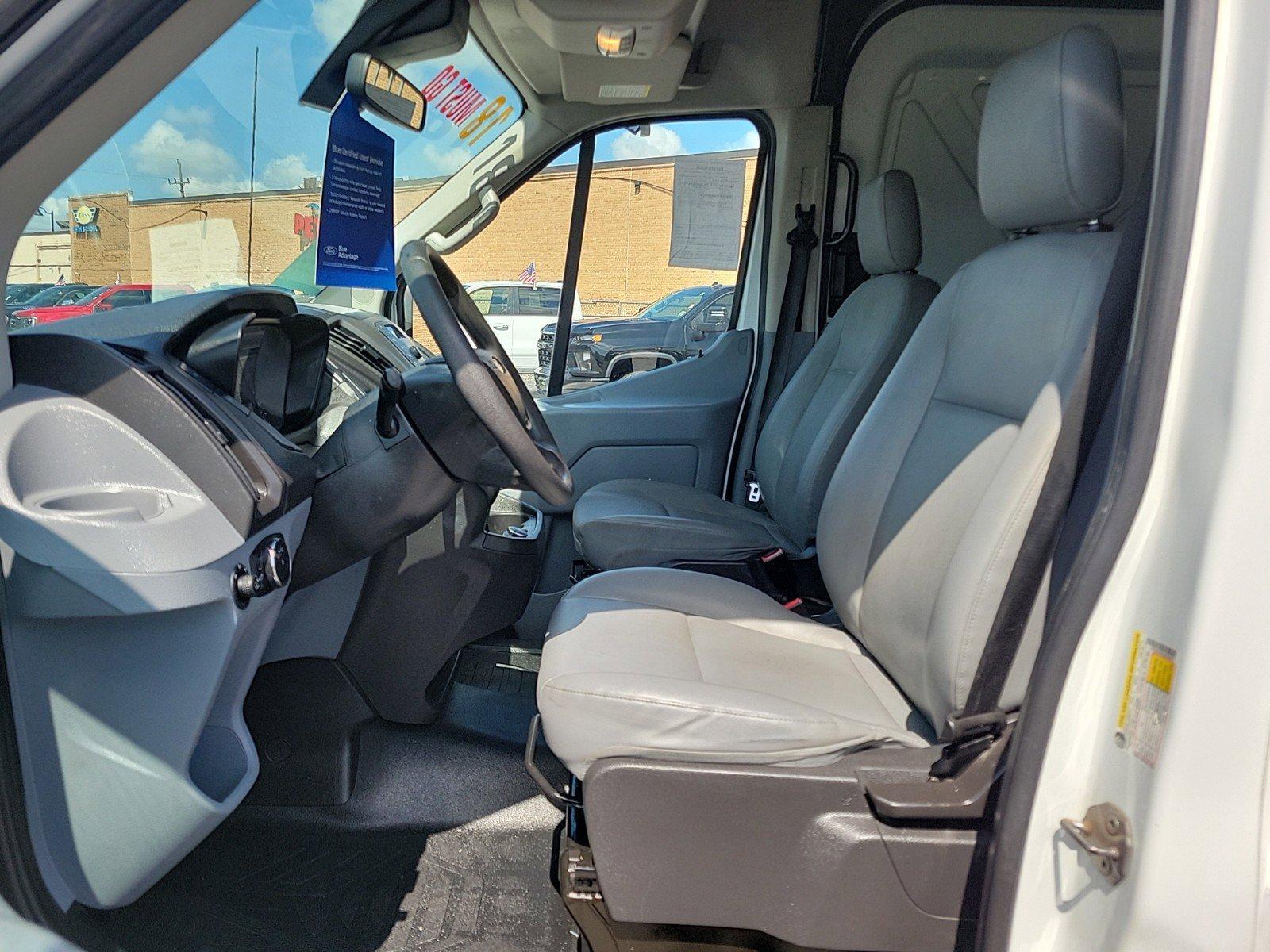 2018 Ford Transit Van Vehicle Photo in Saint Charles, IL 60174