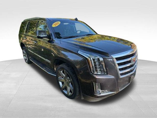 2016 Cadillac Escalade Vehicle Photo in MEDINA, OH 44256-9631