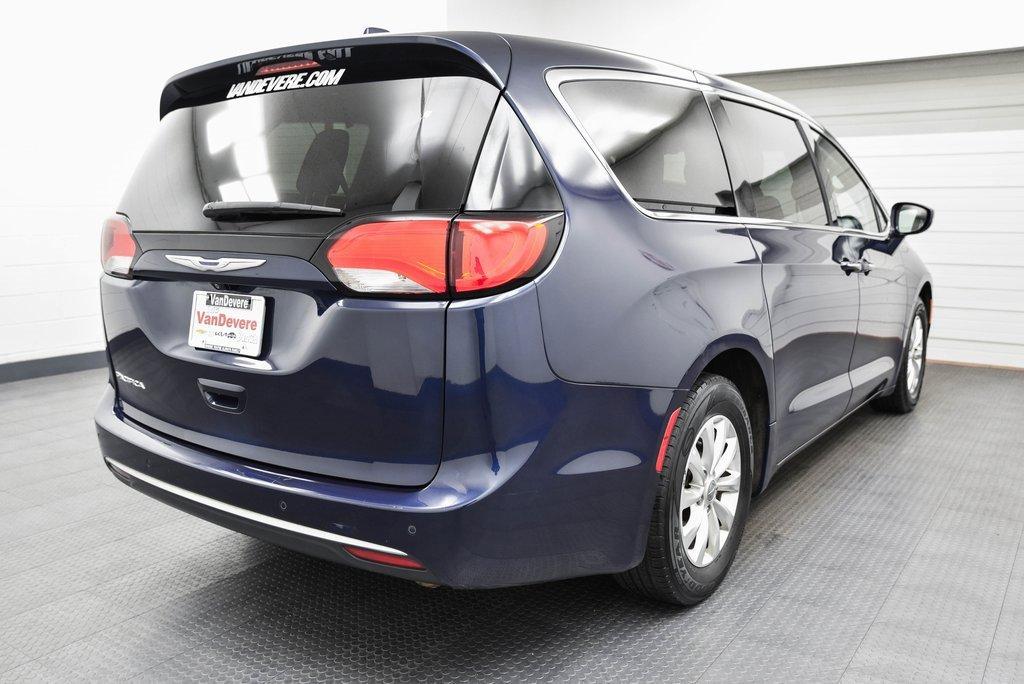 2018 Chrysler Pacifica Vehicle Photo in AKRON, OH 44303-2185