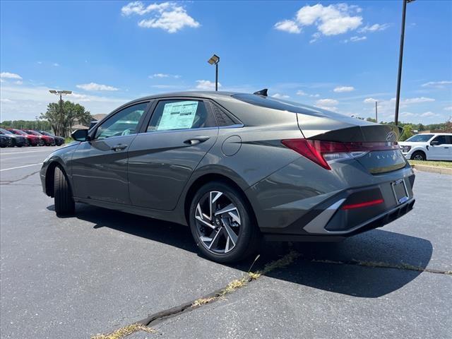 2024 Hyundai ELANTRA Vehicle Photo in O'Fallon, IL 62269