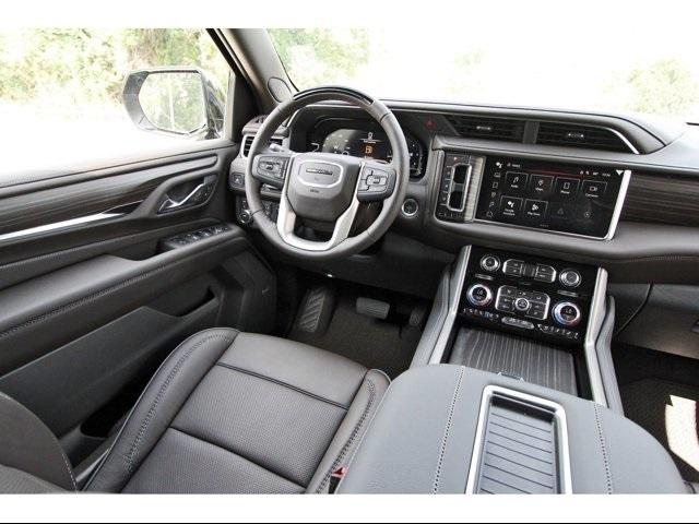 2024 GMC Yukon XL Vehicle Photo in ROSENBERG, TX 77471-5675