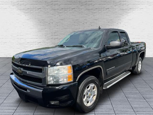 Used 2011 Chevrolet Silverado 1500 LT with VIN 1GCRCSE07BZ403099 for sale in Canal Fulton, OH