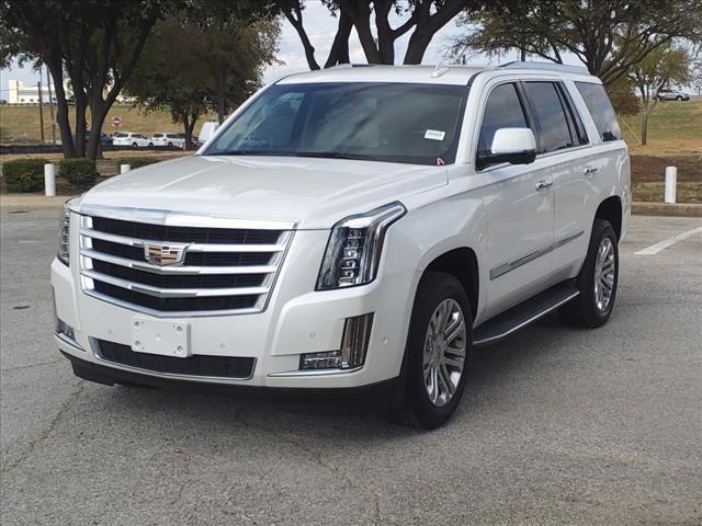 2017 Cadillac Escalade Vehicle Photo in DENTON, TX 76210-9321