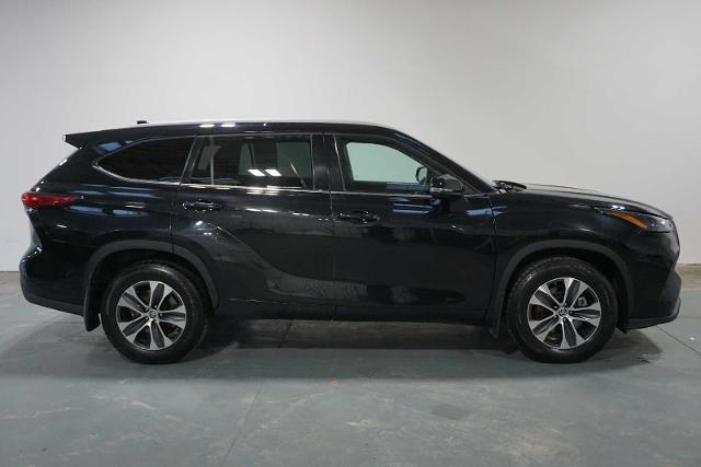 2022 Toyota Highlander Vehicle Photo in ANCHORAGE, AK 99515-2026