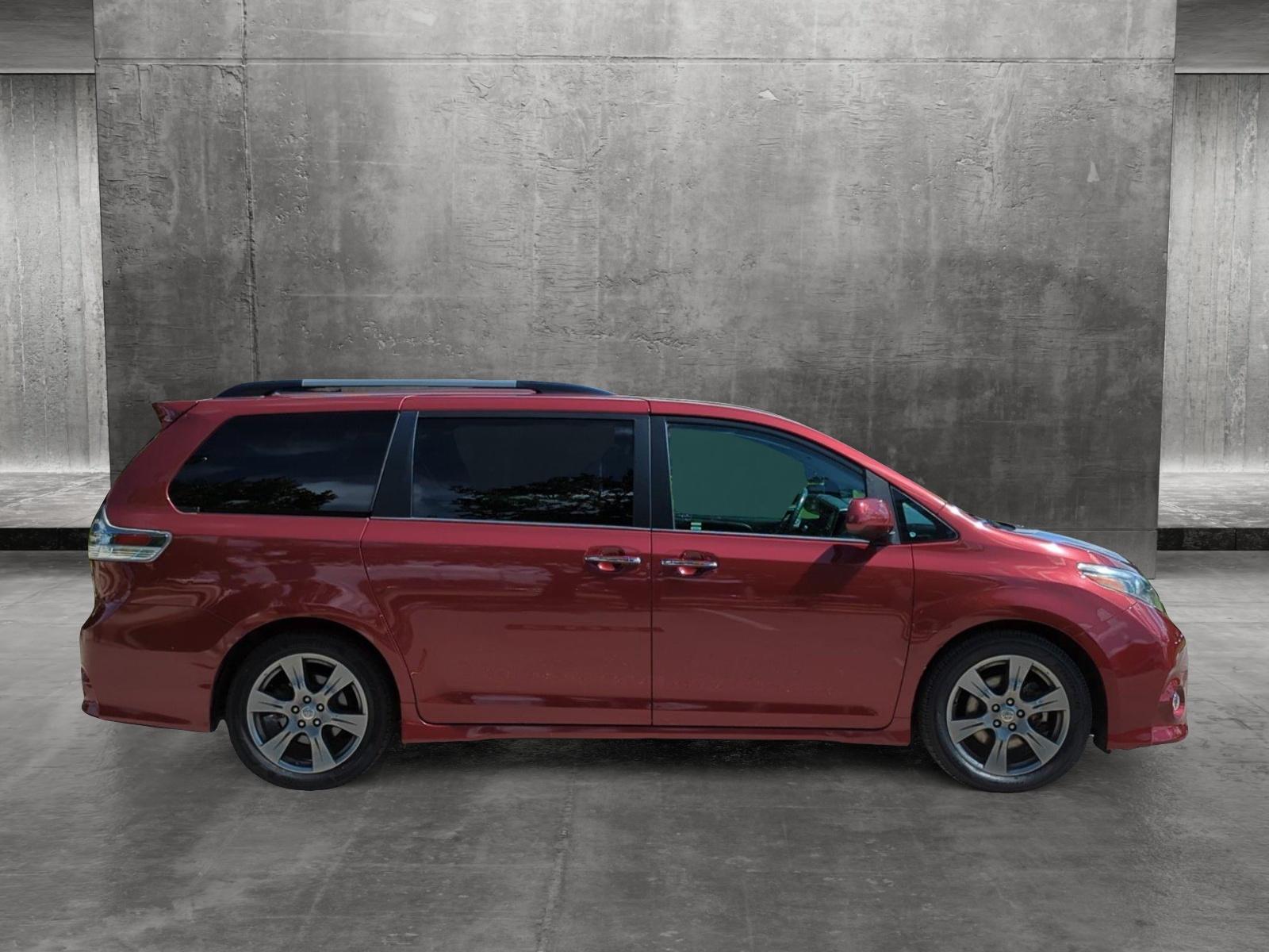 2017 Toyota Sienna Vehicle Photo in Ft. Myers, FL 33907