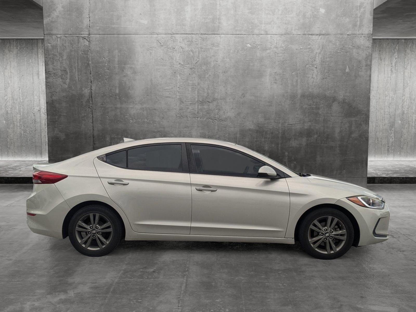 2017 Hyundai ELANTRA Vehicle Photo in St. Petersburg, FL 33713